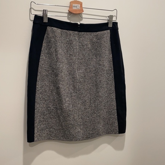 White House black market slimming stretchy skirt - Picture 3 of 7